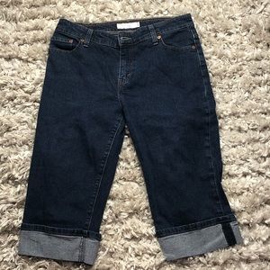 🍍 Levi’s 515 Capri Cuffed dark wash size10